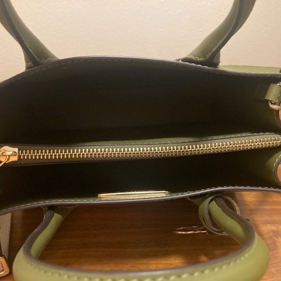 Puffer Jacket Snoopy Michael Kors Olive Handbag/Crossbody Bag - Picture 6 of 7